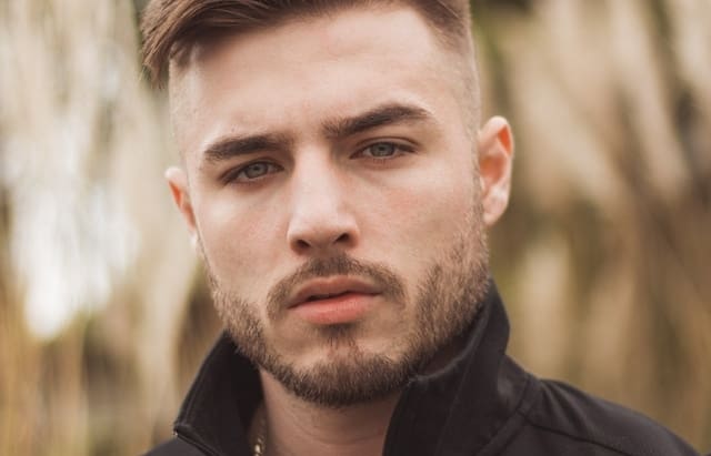 should you apply beard oil on stubble