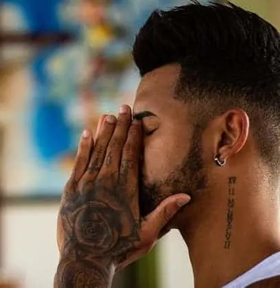 Example of a spiky quiff mid fade