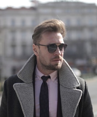 Example of a wispy blonde pompadour