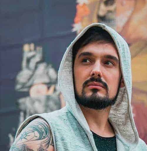 goatee with chinstrap