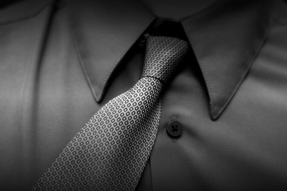 Can You Wear A Short Sleeve Shirt With A Suit? (Solved) • Ready Sleek