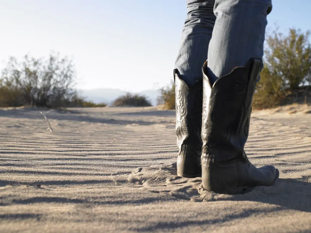 skinny jeans with cowboy boots