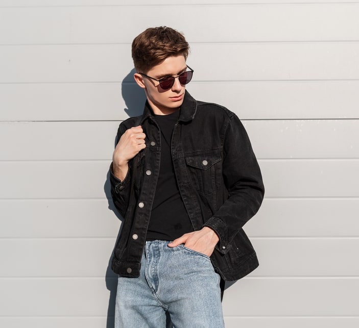 forræderi nyhed omgivet How To Wear A Black Denim Jacket With Blue Jeans • Ready Sleek