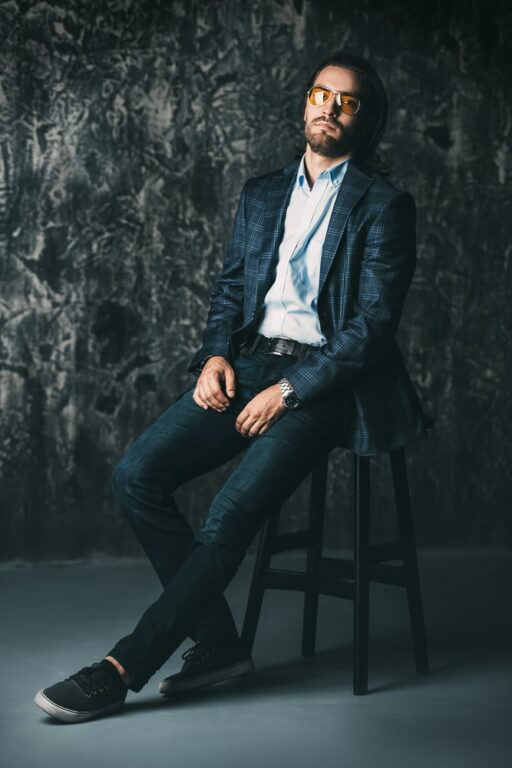 How To Wear Blue Jeans With Black Shoes (8 Rules) • Ready Sleek