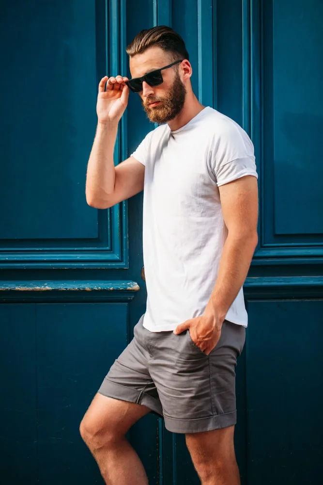 grey shorts and white t shirt 