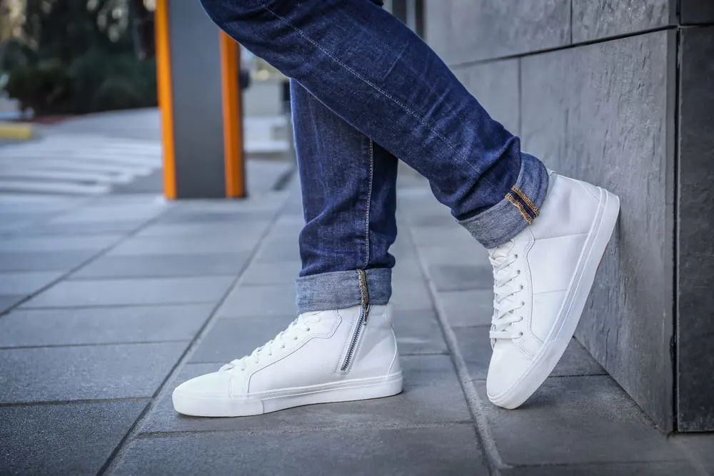 Love the white jeans with white sneakers