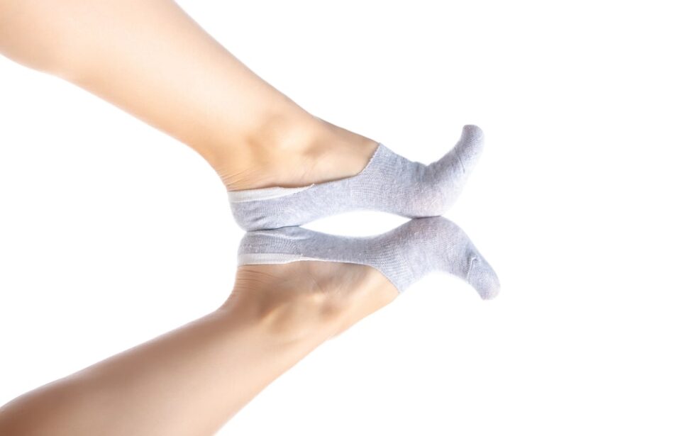 How To Wear White Socks With White Shoes • Ready Sleek