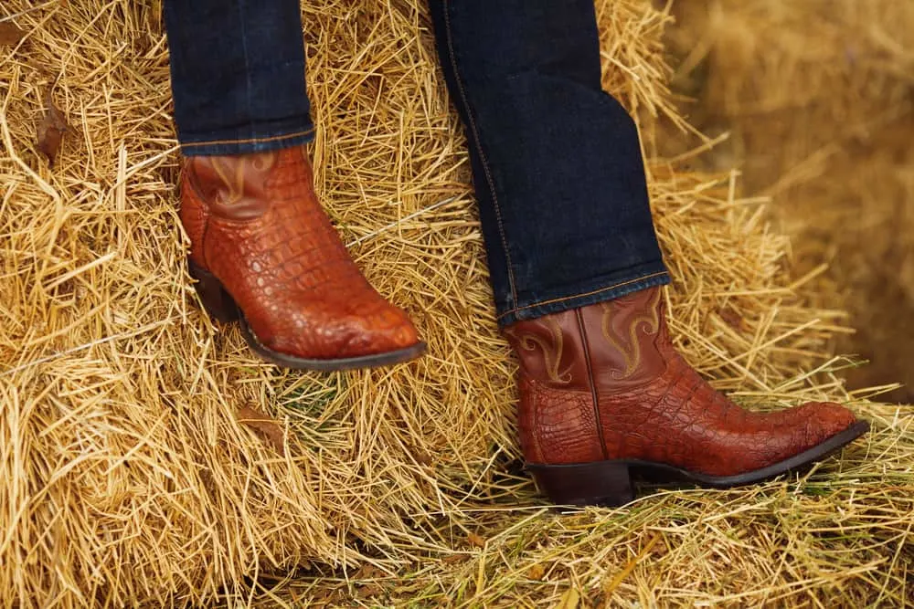 black jeans with brown cowboy boots 