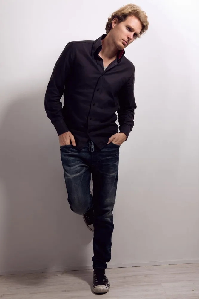 jeans with black sneakers and black dress shirt