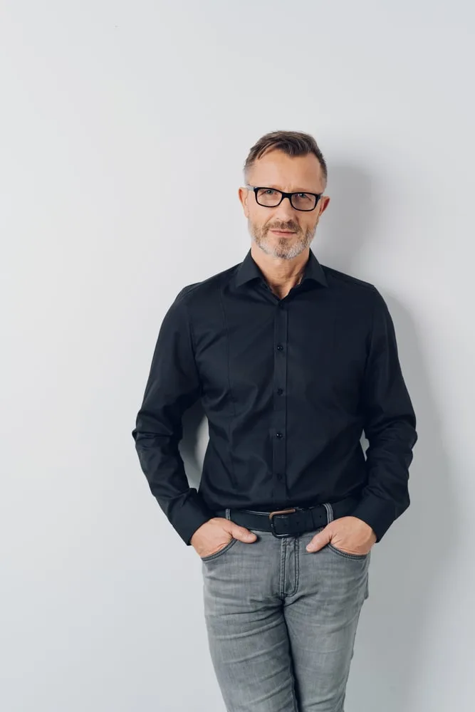 grey jeans and black shirt 