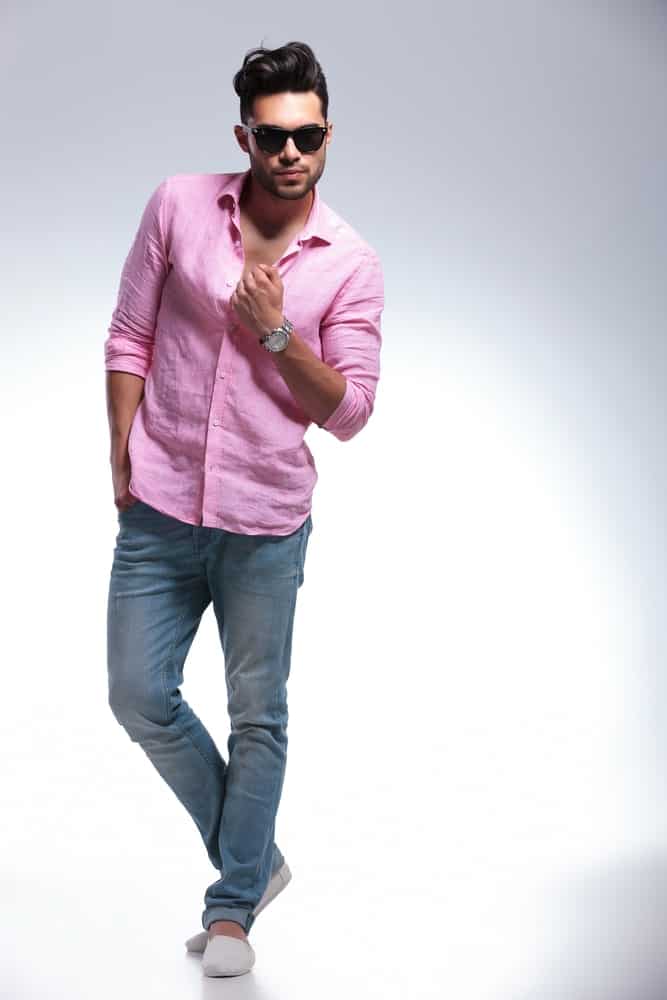 salmon pink shirt with blue pants