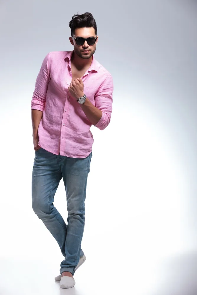 salmon pink shirt with blue pants