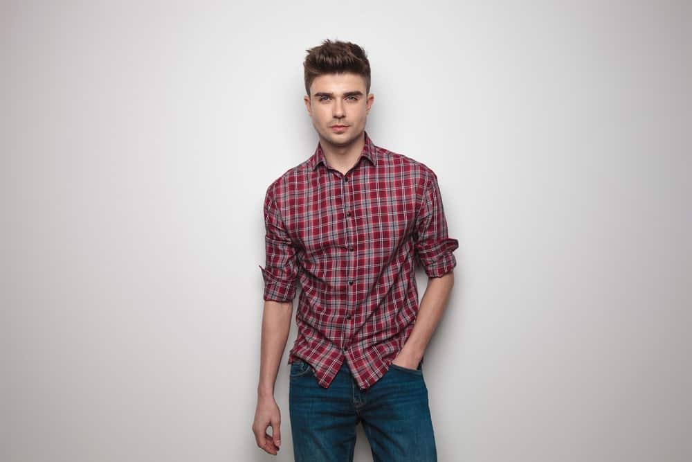 maroon shirt with jeans 