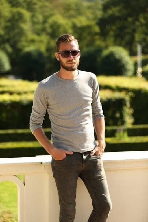 What Color Jeans Go With A Grey Shirt? (Pics) • Ready Sleek