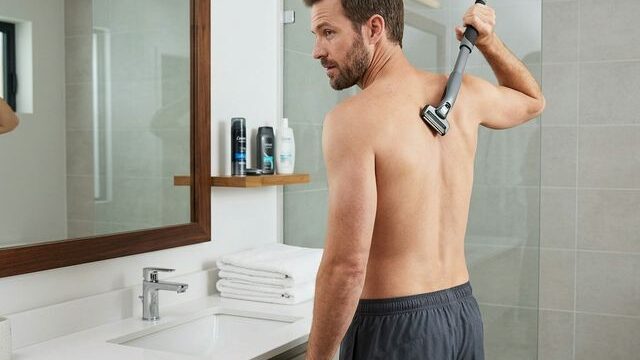 How to shave your back yourself