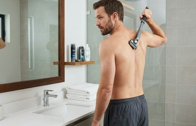 How to shave your back yourself