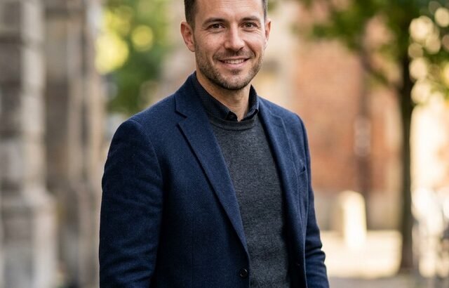 Best Hairstyles for a Receding Hairline (2026): 8 Styles That Work